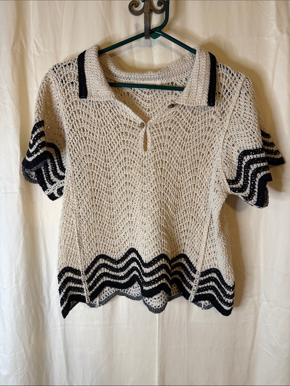 Solitaire Cream Knit Short Sleeve Polo with Black Wave Trim